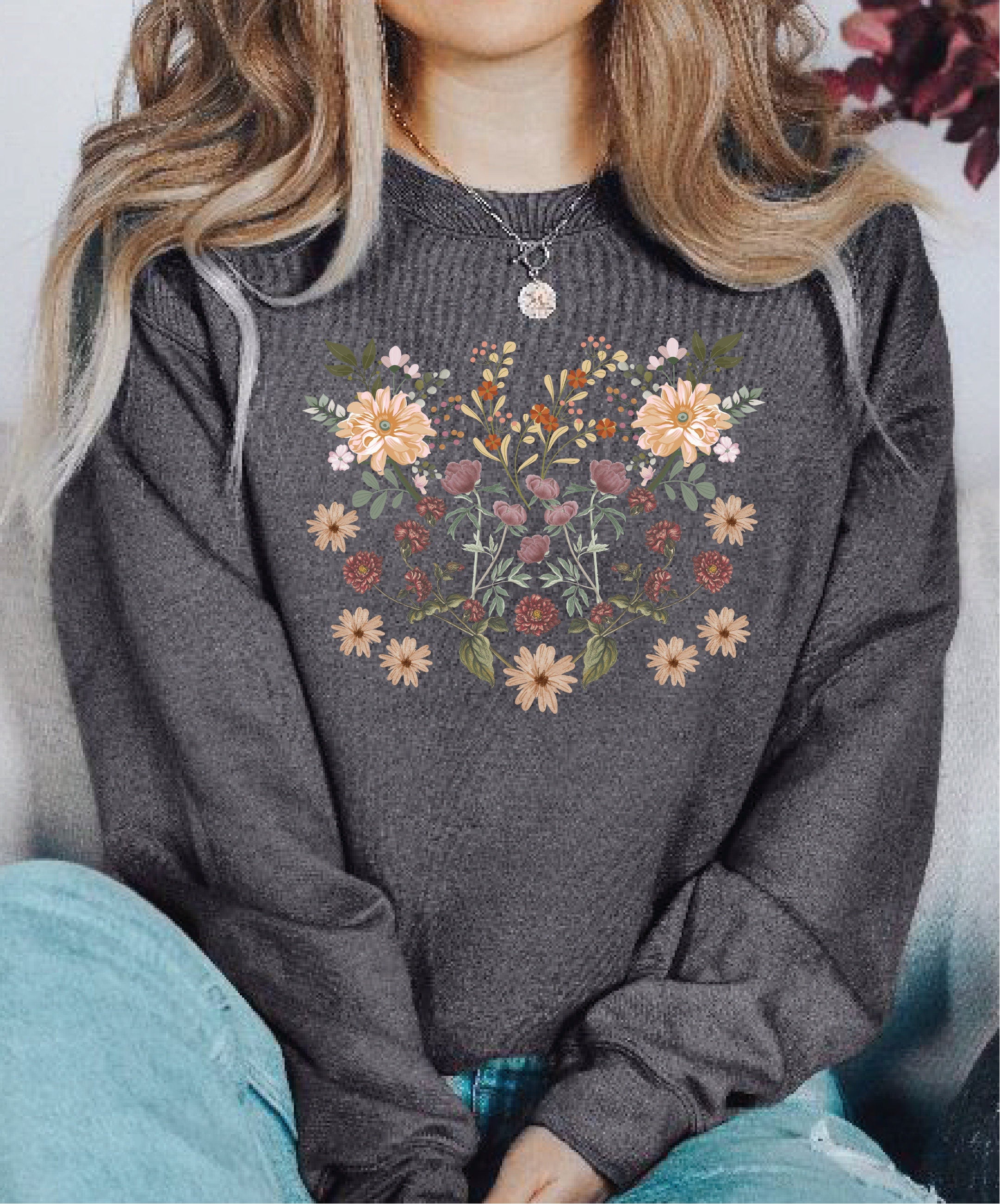 Vintage Style Wildflowers Graphic Sweatshirt for Women Vintage Style Boho Flowers Sweatshirt Christmas Mama Grma